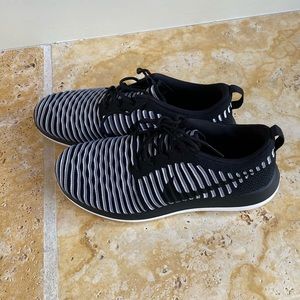 Nike Women’s VJ Running Athletic Shoe